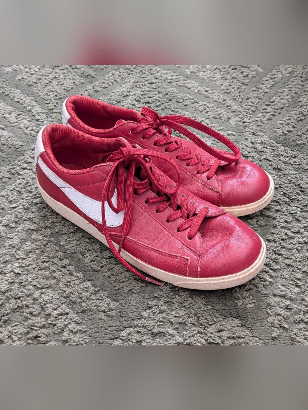Women's Nike Blazer Low LE Red Sneaker Shoes Size 9 AV9370-600